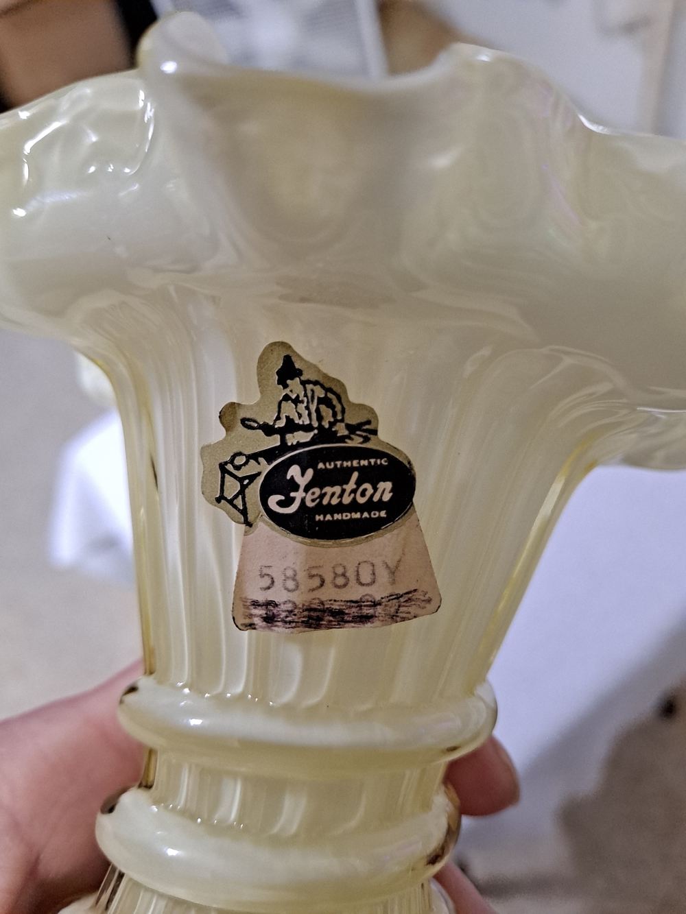 Fenton Ruffled Top Glass Vase - - Picture 5 of 7
